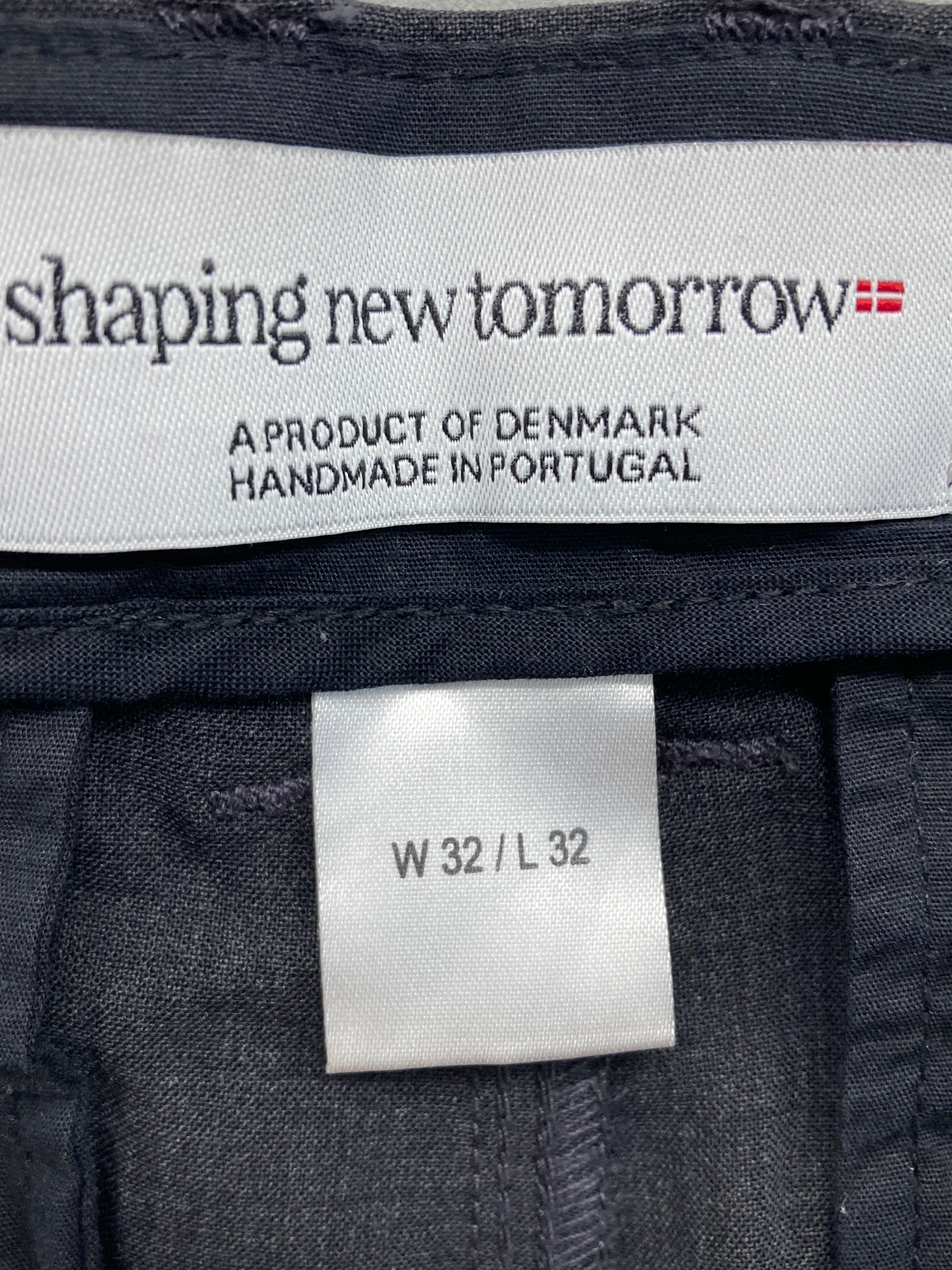 Shaping New Tomorrow Bukser